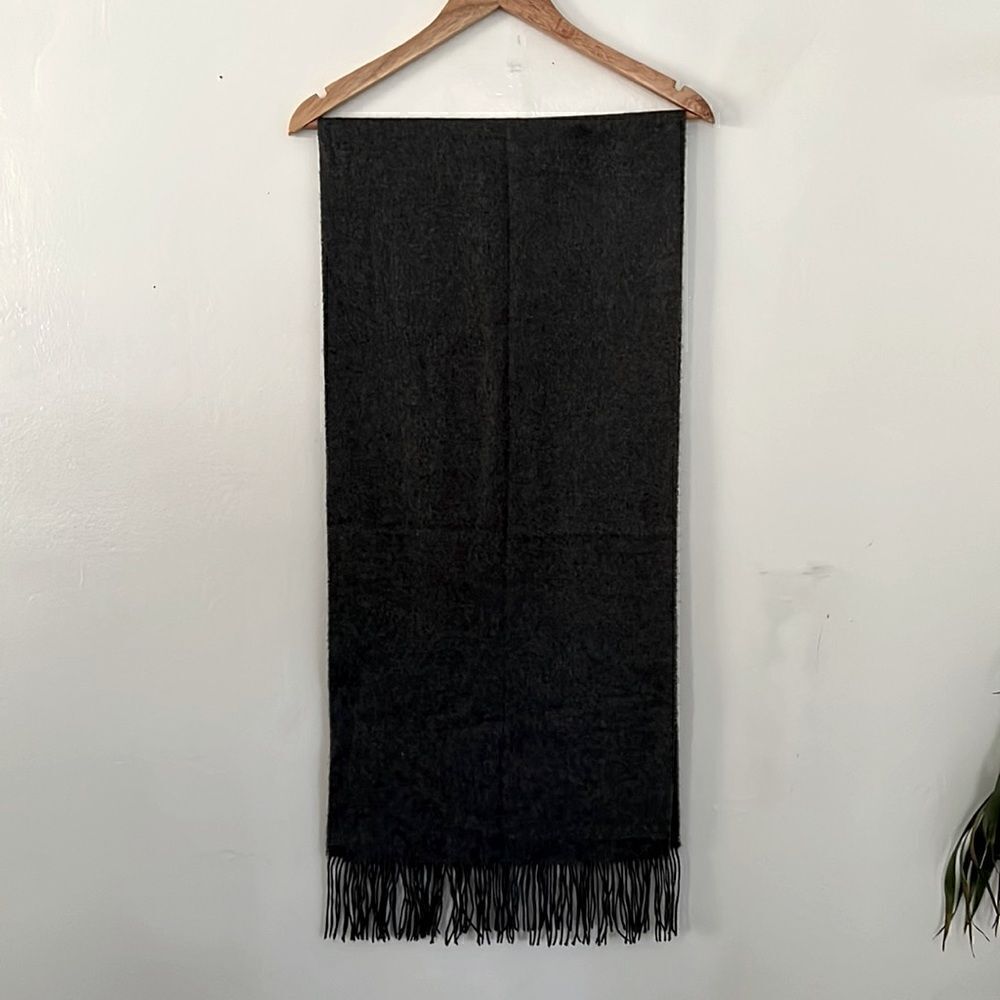 ROUNDRREE&YORKE by CASHME Scarf EUC